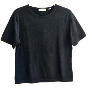 CASHMERE SWEATER BY LORD AND TAYLOR. SIZE MEASURES MEDIUM. BLACK.